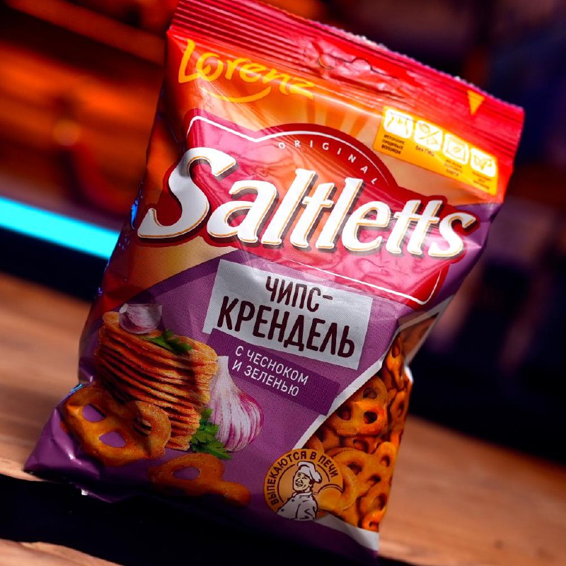 Чипс-крендель Saltletts с чесноком и зеленью